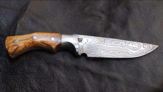 Качественный охотничий нож из дамасской стали
