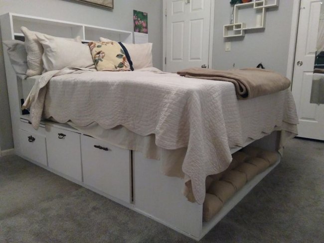 Изготовление кровати с ящиками для хранения вещей и спальным местом для домашних животных + матрас