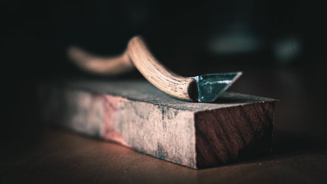 Уникальный нож из бросовых материалов своими руками